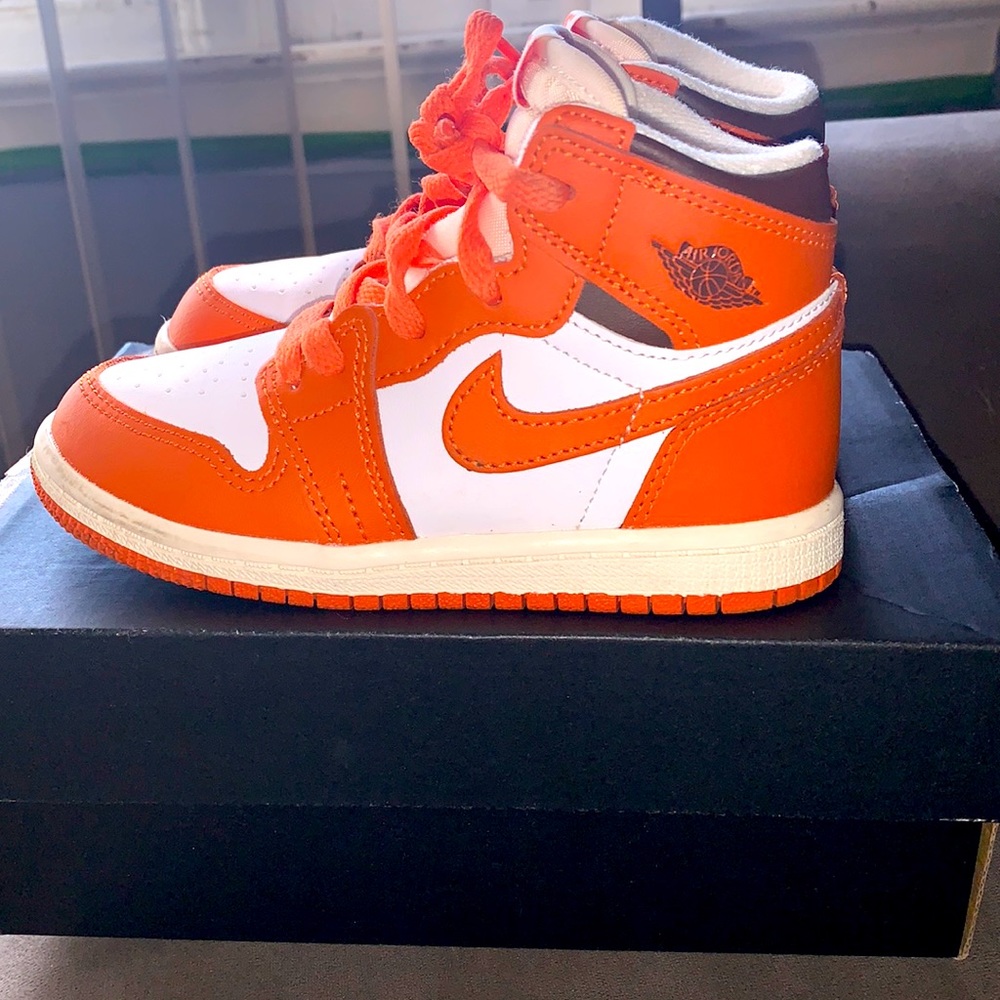 Air Jordan Retro 1 OG Starfish